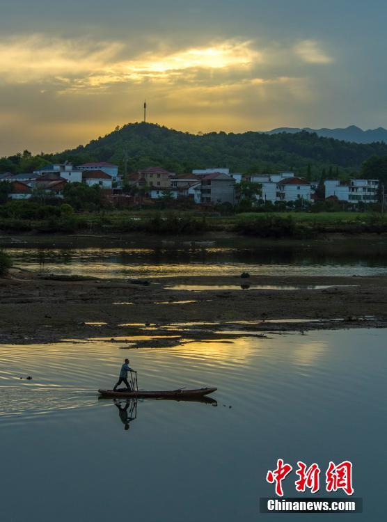 Luftaufnahmen des Xiannü-Sees in Jiangxi