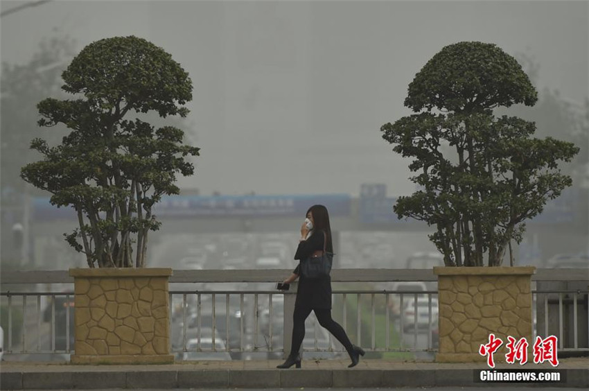 Starker Sandsturm fegt über Beijing