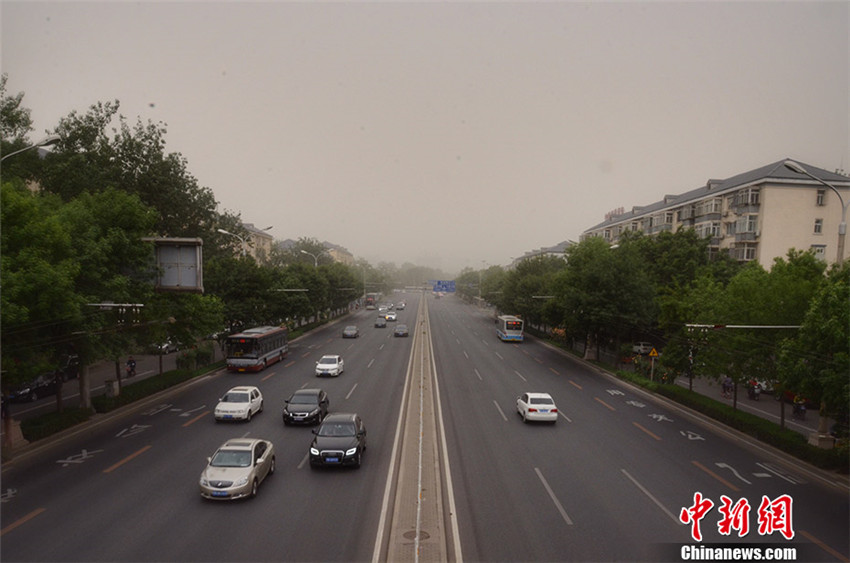 Starker Sandsturm fegt über Beijing