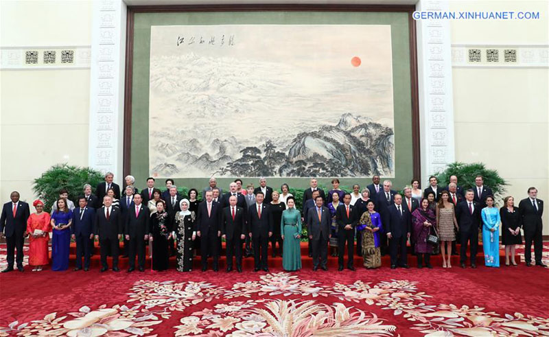 Xi Jinping nimmt mit Ehreng?sten des "Belt and Road"-Forums an einem Willkommensbankett teil