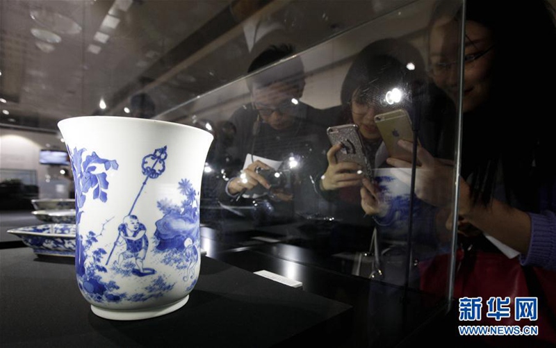 Sonderausstellung zu blauwei?em Porzellan in Shanghai