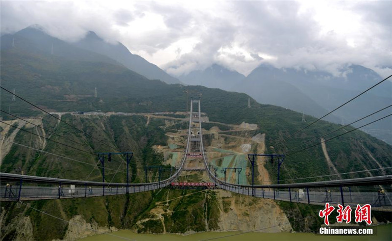 ?Brücke Nr.1 der tibetischen Region Sichuans“ im zügigen Aufbau