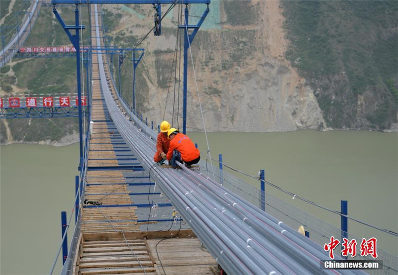 ?Brücke Nr.1 der tibetischen Region Sichuans“ im zügigen Aufbau