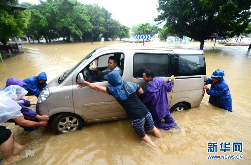 überschwemmungen in Guangxi 