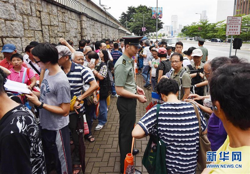Flugzeugstr?ger ?Liaoning“ besucht Hongkong