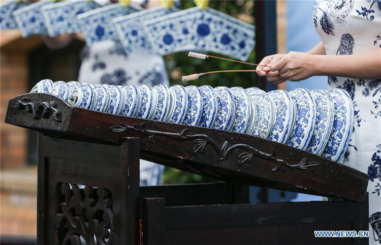 Porzellan und Keramik aus der chinesischen Stadt Jingde werden in Berlin ausgestellt