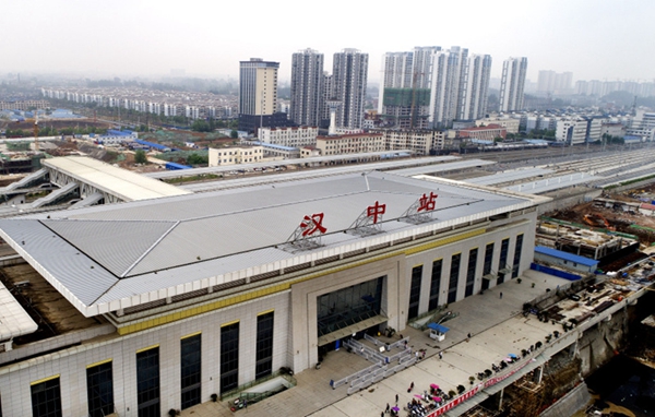 Hochgeschwindigkeitsstrecke für Personenzug zwischen Xi′an und Chengdu am 30. September in Betrieb genommen
