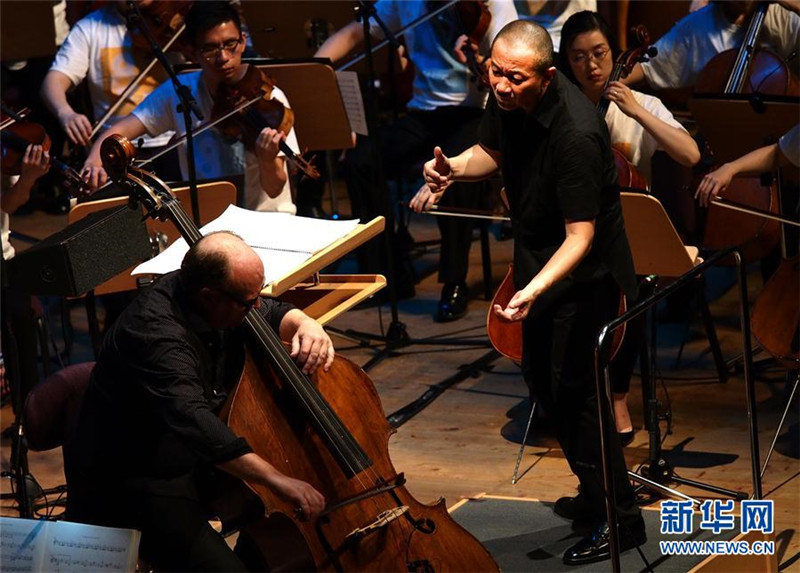 ?Sinfonie plus Rockmusik“ auf dem Festival ?MISA“ in Shanghai