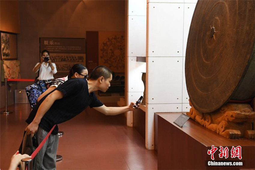 Arch?ologie: Die gr??te Kupfertrommel der Welt in Guangxi ausgestellt