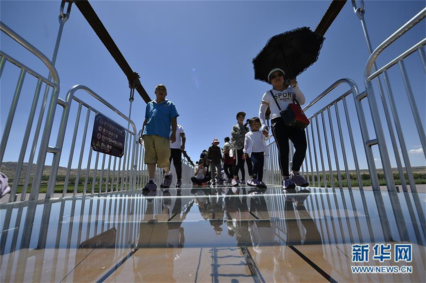 Glas-Brücke über den Gelben Fluss