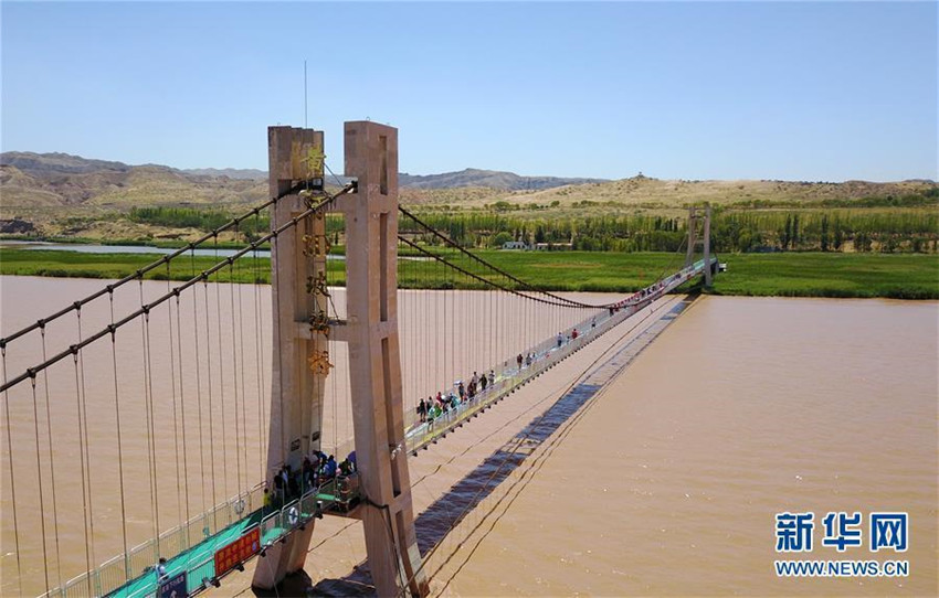 Glas-Brücke über den Gelben Fluss