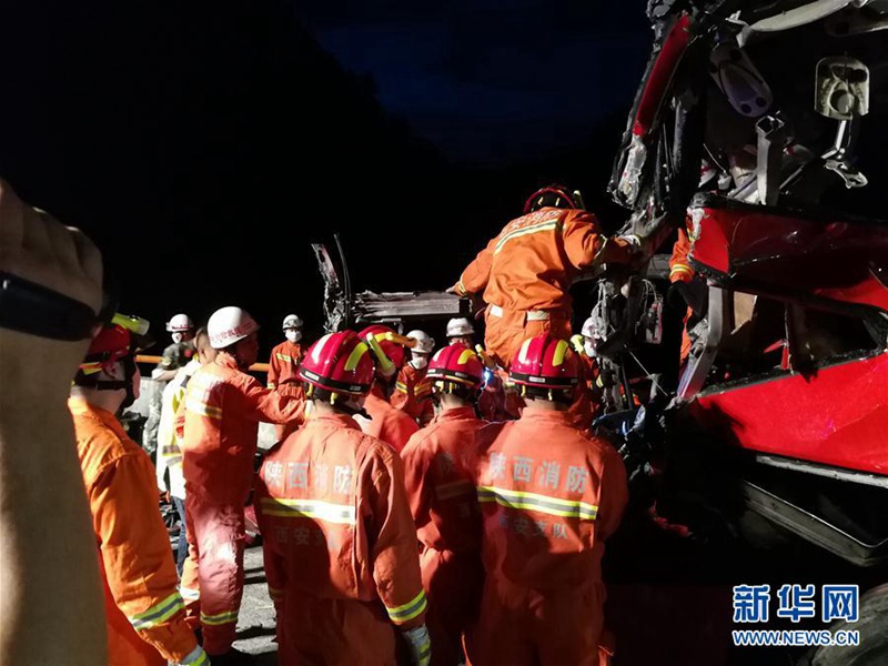 36 Tote und 13 Verletzte bei Busunglück in Shaanxi