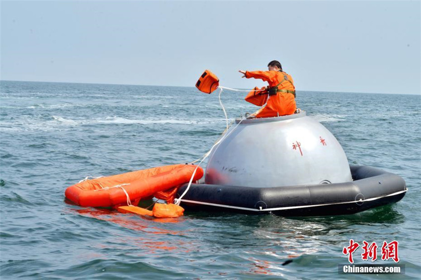 Chinesische und europ?ische Astronauten absolvieren Seerettungstraining