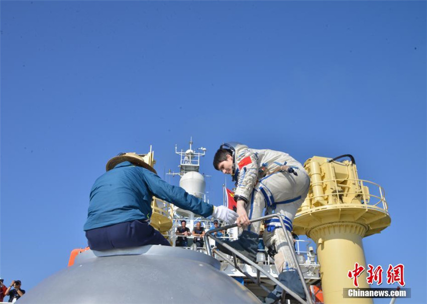 Chinesische und europ?ische Astronauten absolvieren Seerettungstraining