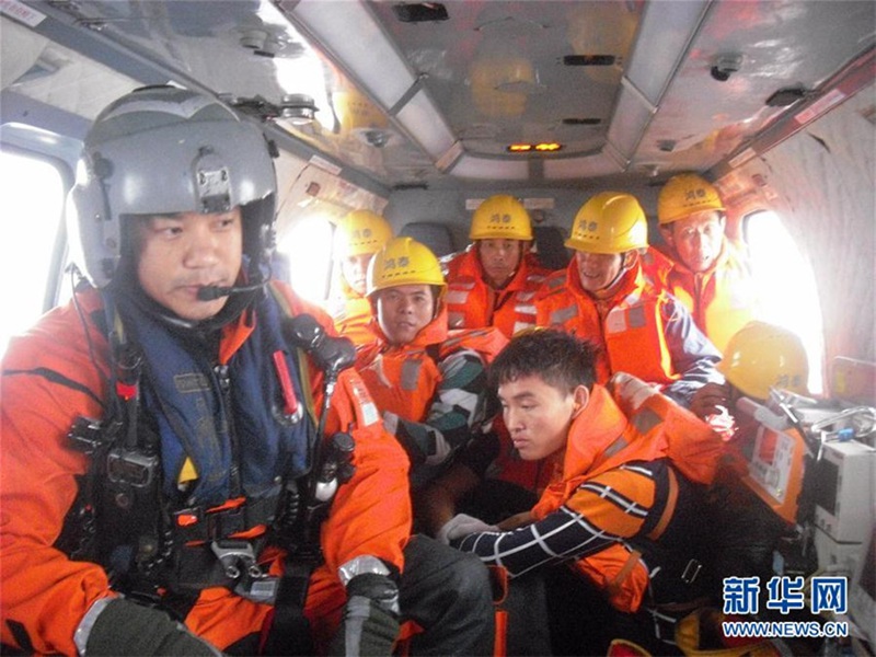 Taifun Pakhar bringt Frachtschiff zum Sinken