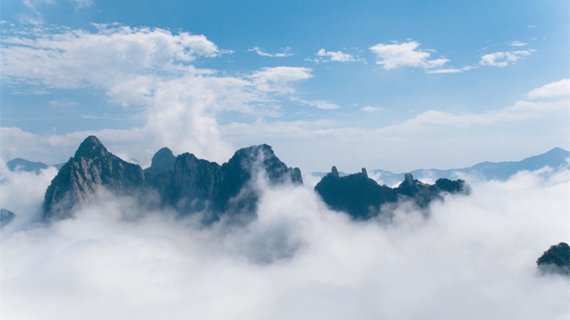 Das berühmteste natürliches Hindernis auf Berg Huashan: Holzsteig im Himmel