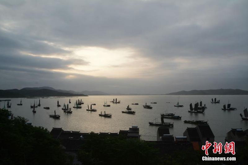 Fischfang auf dem Taihu-See beginnt