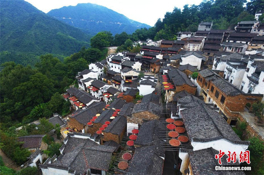 Luftbilder: Chinas sch?nstes Dorf Wuyuan im Frühherbst