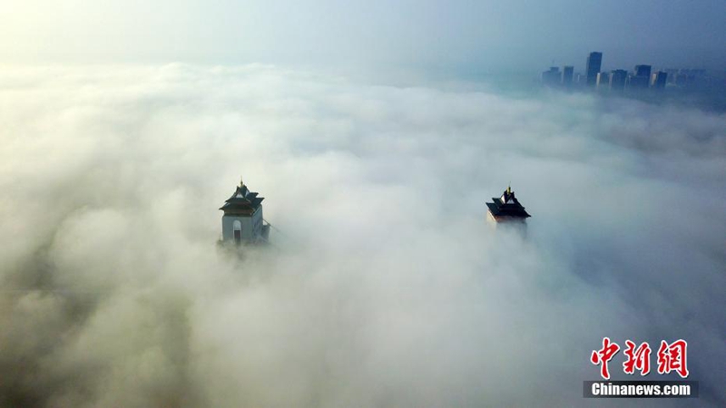 Advektionsnebel über Yangzhou