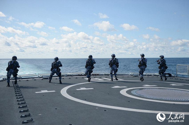 Teilnehmer der chinesischen ?Joint Sea 2017“ führen übungen im Japanischen Meer durch