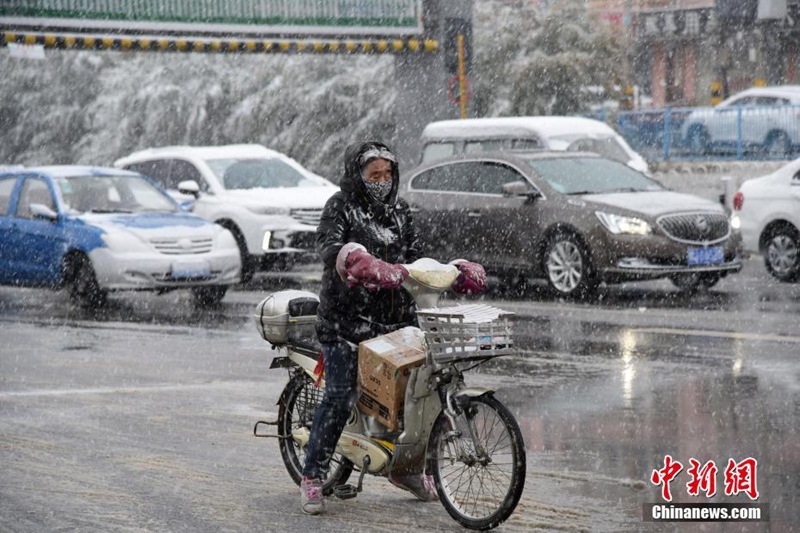 Erster Schneefall in der zweiten Jahresh?lfte in Nordchina