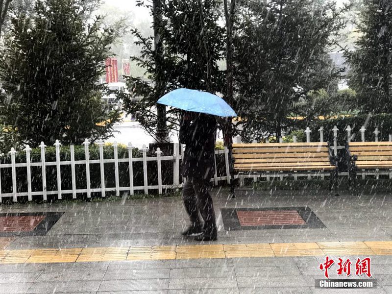 Erster Schneefall in der zweiten Jahresh?lfte in Nordchina