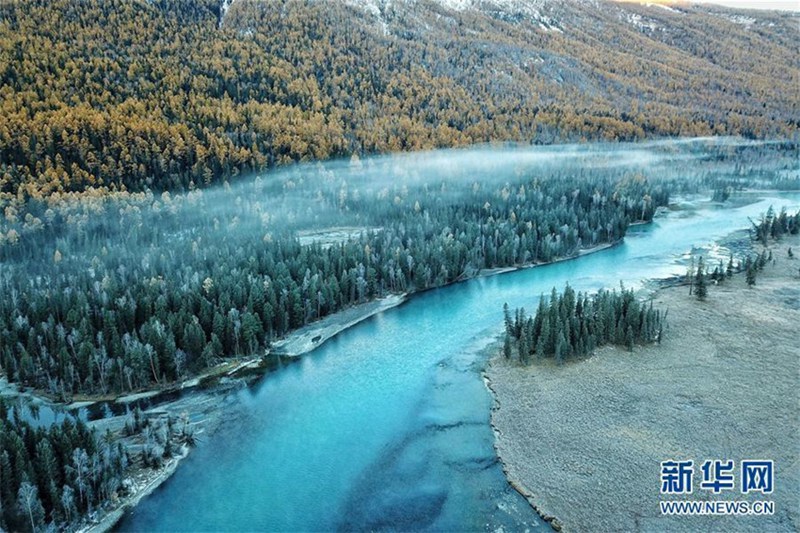 Herbstlandschaft am Kanas-See in Xinjiang