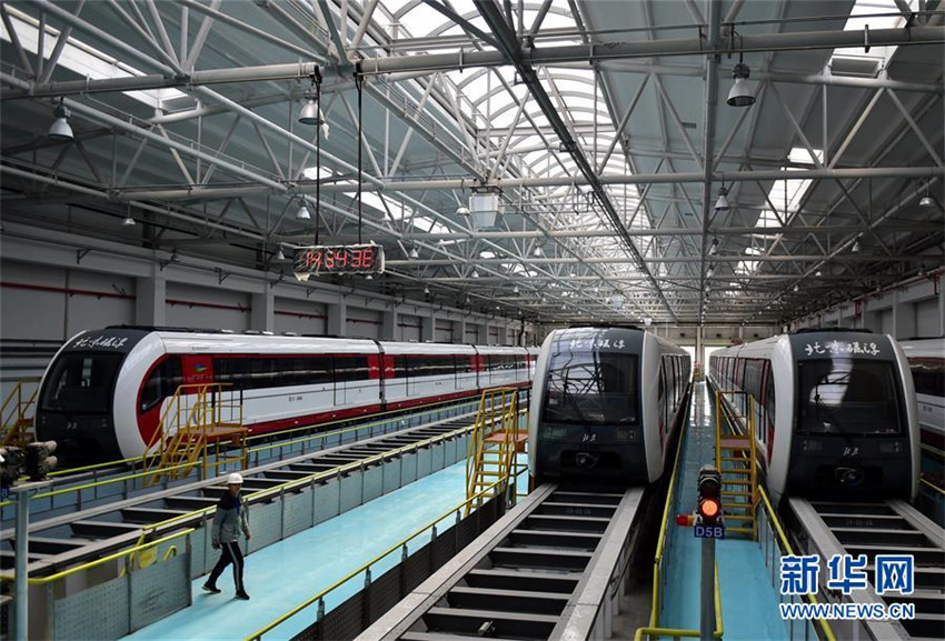 Beijings erste Magnetschwebebahn getestet