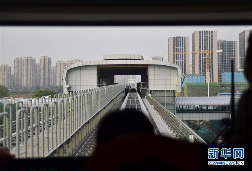 Beijings erste Magnetschwebebahn getestet