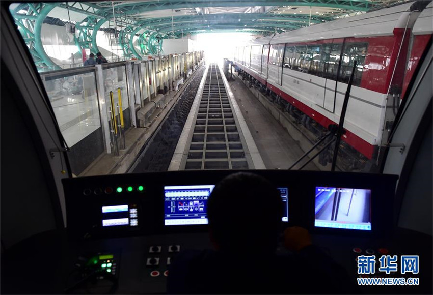 Beijings erste Magnetschwebebahn getestet