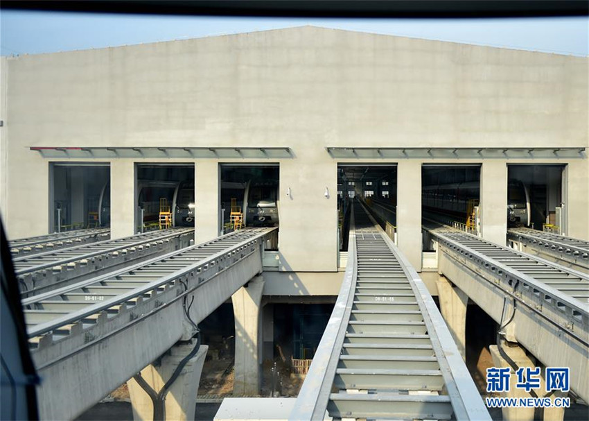 Beijings erste Magnetschwebebahn getestet