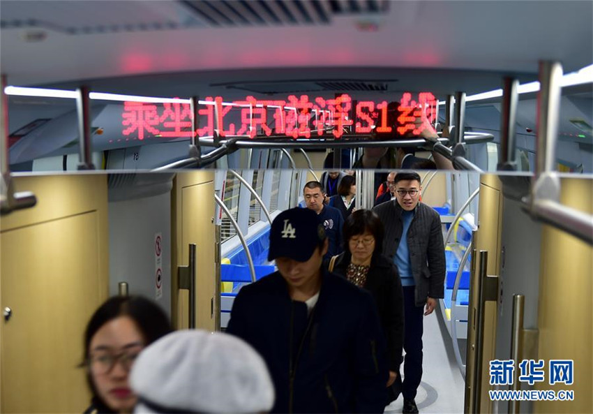 Beijings erste Magnetschwebebahn getestet