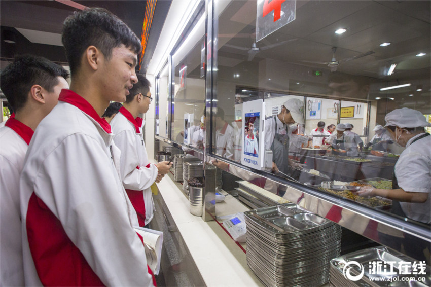 Hangzhouer Kantine führt Gesichtserkennungstechnik ein