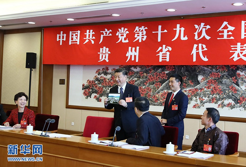 Xi Jinping nimmt an der Diskussion mit den Delegierten aus Guizhou teil