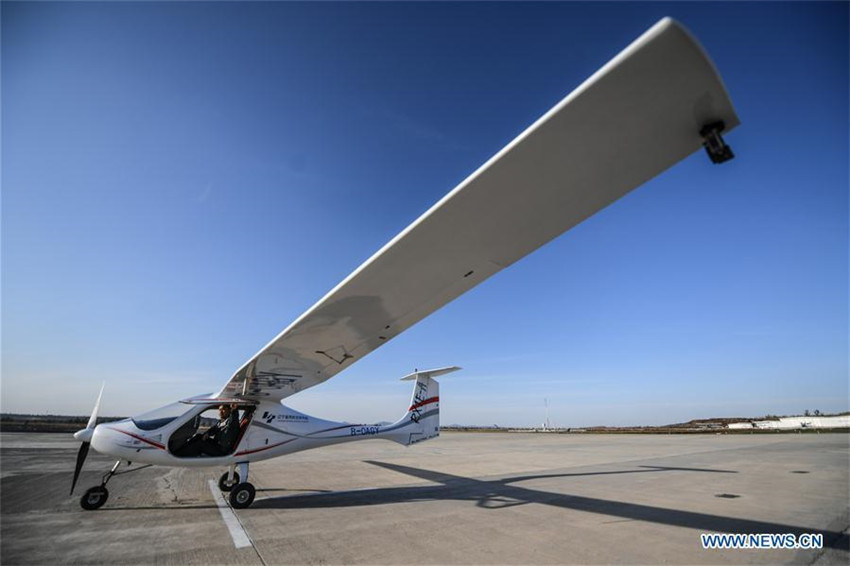 Chinas elektrischer Zweisitzer schafft zwei Stunden Flugzeit