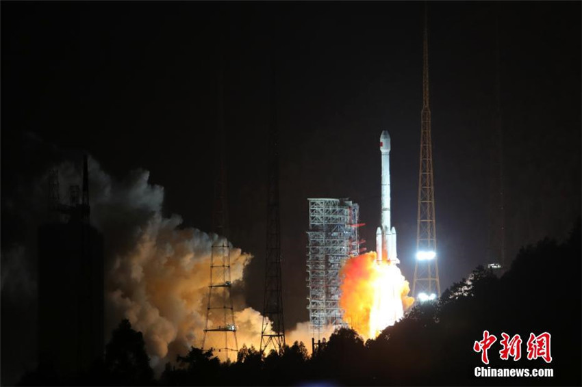 China sendet zwei Beidou-3-Navigationssatelliten auf einer Tr?gerrakete ins All
