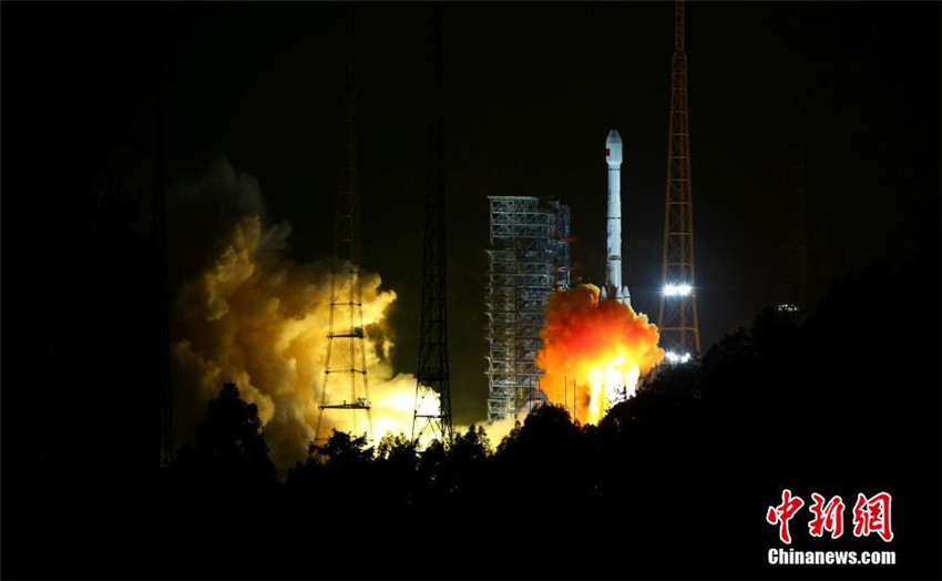 China sendet zwei Beidou-3-Navigationssatelliten auf einer Tr?gerrakete ins All