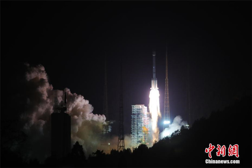 China sendet zwei Beidou-3-Navigationssatelliten auf einer Tr?gerrakete ins All