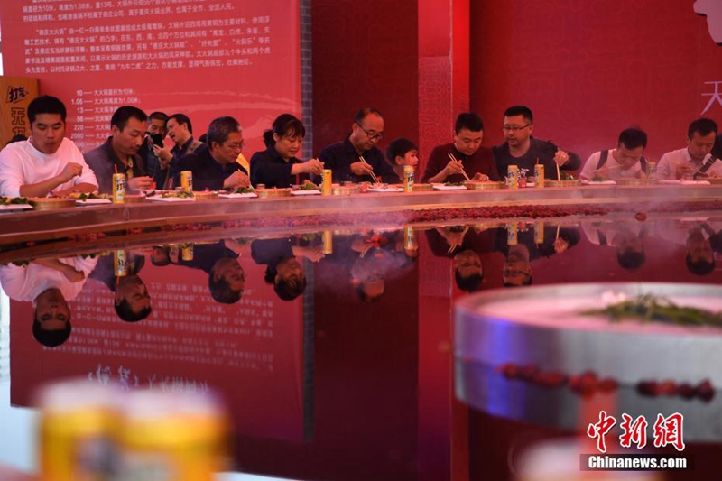 Chongqing: Feuertopf gro? wie ein Schwimmbad