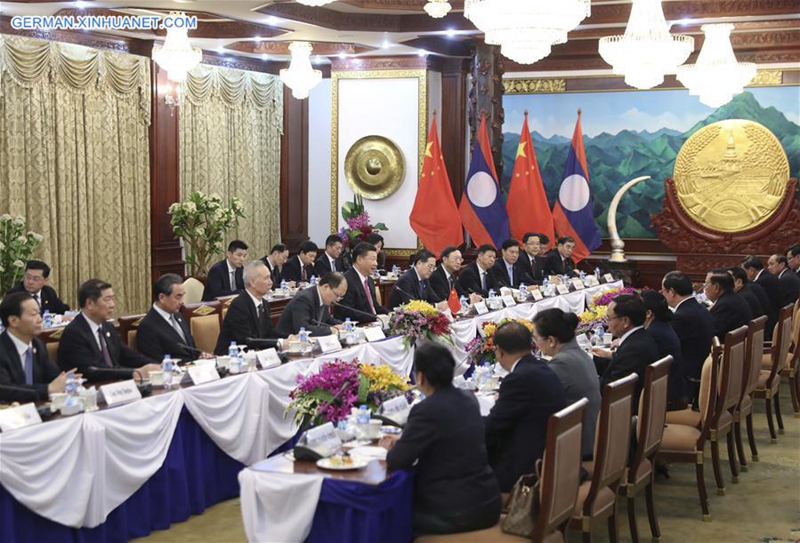 Xi Jinping führt Gespr?che mit Bounnhang Vorachit