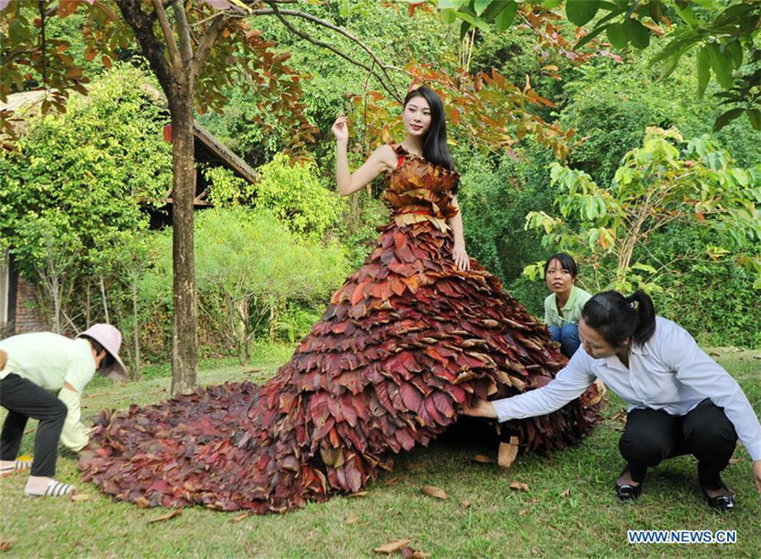 Guangdong: Kleid aus 5.888 Bl?ttern