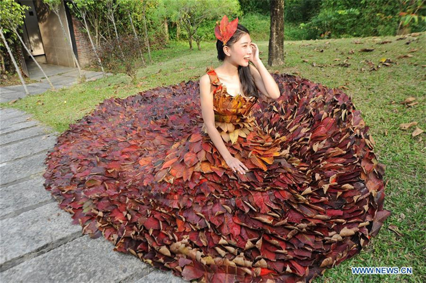 Guangdong: Kleid aus 5.888 Bl?ttern