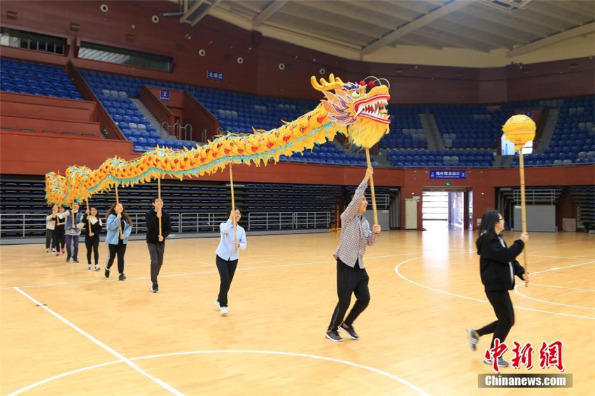 Universit?t Zhejiang bietet Kurse zu L?wen- und Drachentanz an