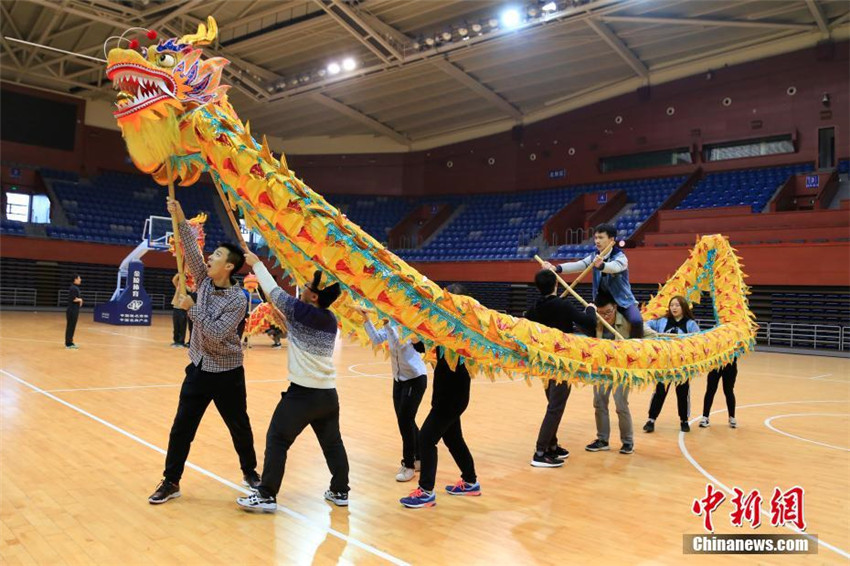 Universit?t Zhejiang bietet Kurse zu L?wen- und Drachentanz an