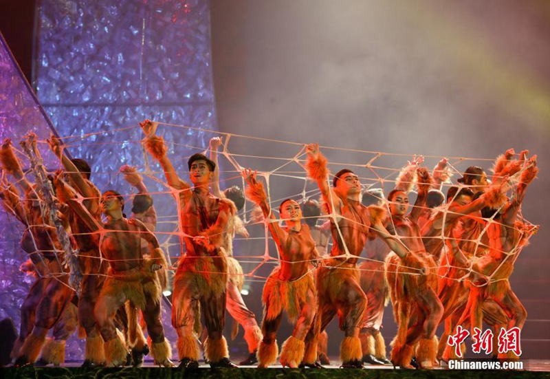 Studenten zeigen an der Universit?t Wuhan die Sch?nheit der Kunst