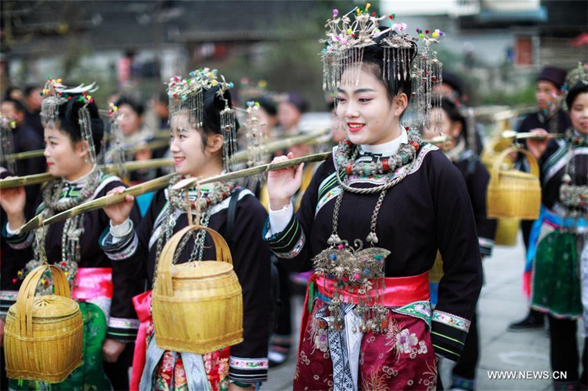 Guizhou: Dong-Volk feiert Sama-Fest