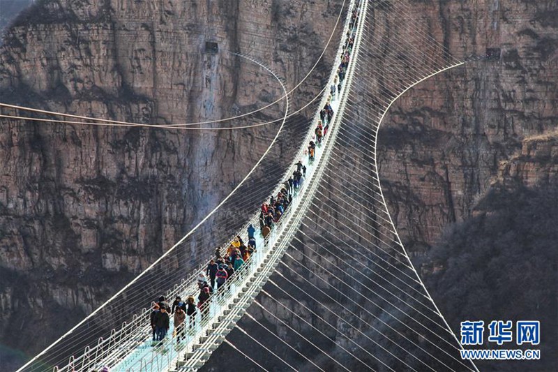 L?ngste Glasbrücke in Hebei er?ffnet