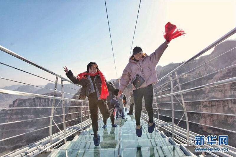 L?ngste Glasbrücke in Hebei er?ffnet