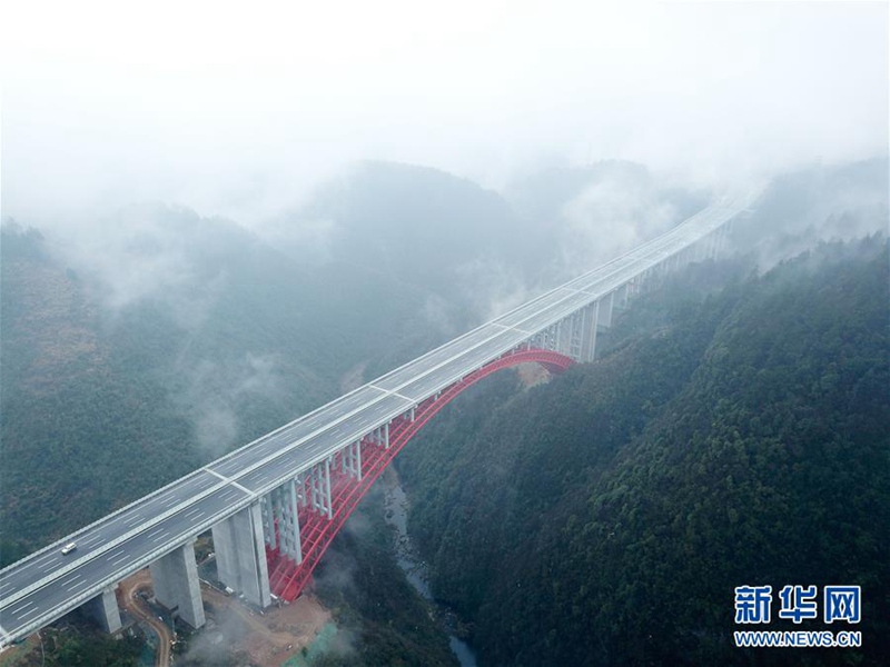 Neue Autobahn verbindet Zunyi und Guiyang 