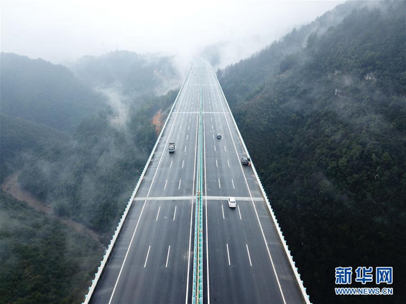 Neue Autobahn verbindet Zunyi und Guiyang 